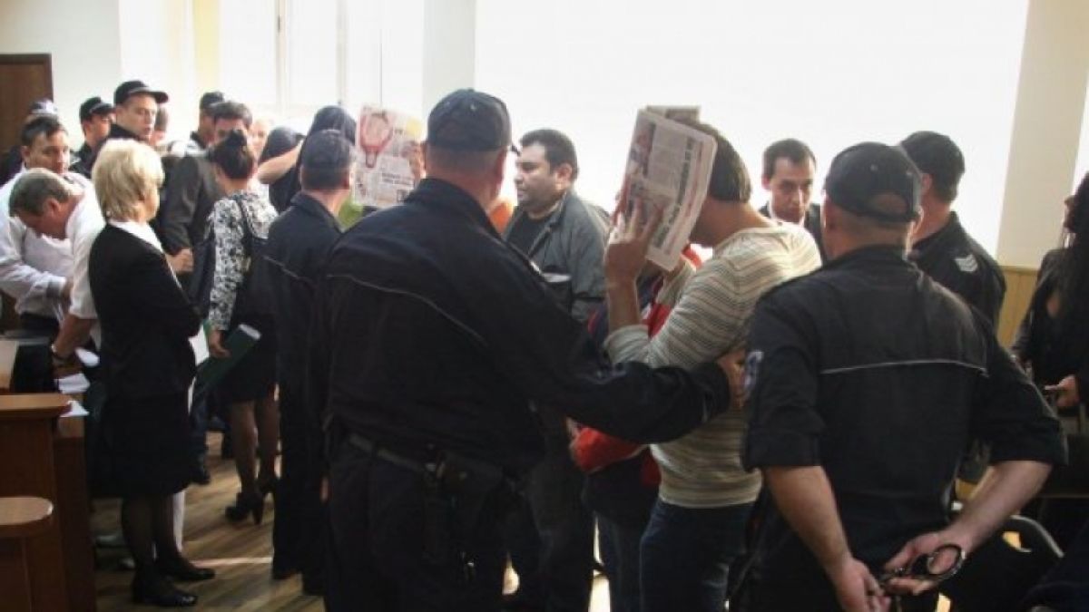 Дедесарят Харбата гази 11-годишно дете с мерцедеса си в Първомай и бяга