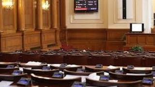 Двама бъдещи депутати се отказаха от местата си