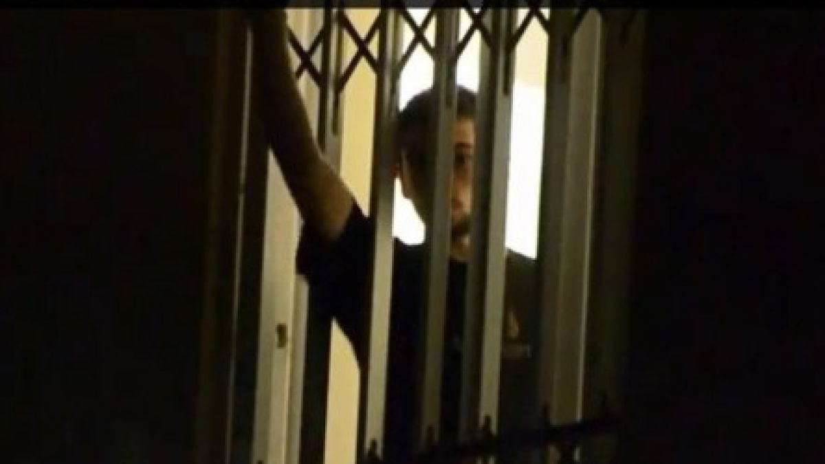 Гръцки каналджия държал мигранти като затворници 