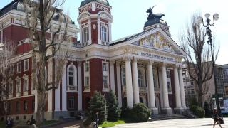 Народният театър хлопна кепенци, столичните сцени опустяха 