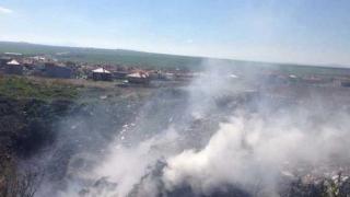 Бунище се подпали край тузарските къщи в баровския квартал Ветрен в Бургас 