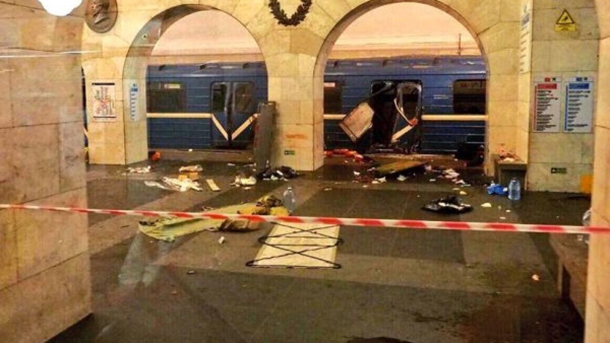 Изплува сензационна версия за ада в руската железница: Главата на камикадзе се търкаляла в метрото