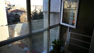 Само в БЛИЦ! Смъртта на Деймън все по-загадъчна: Висял от перваз между 6-я и 7-я етаж - сочат следи от пръстите му! (СНИМКИ)
