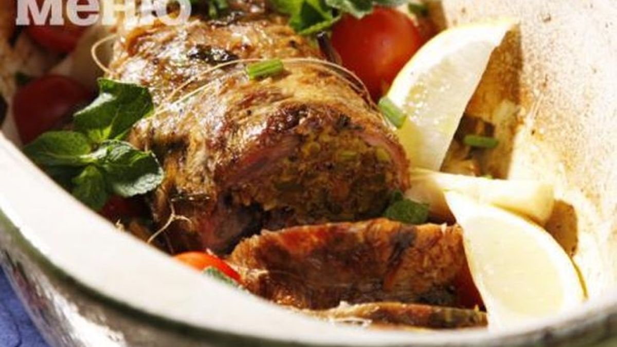 Сочно и приказно вкусно предложение за Великден! Опитайте тази ароматна пълнена агнешка плешка с шамфъстък и масълце 