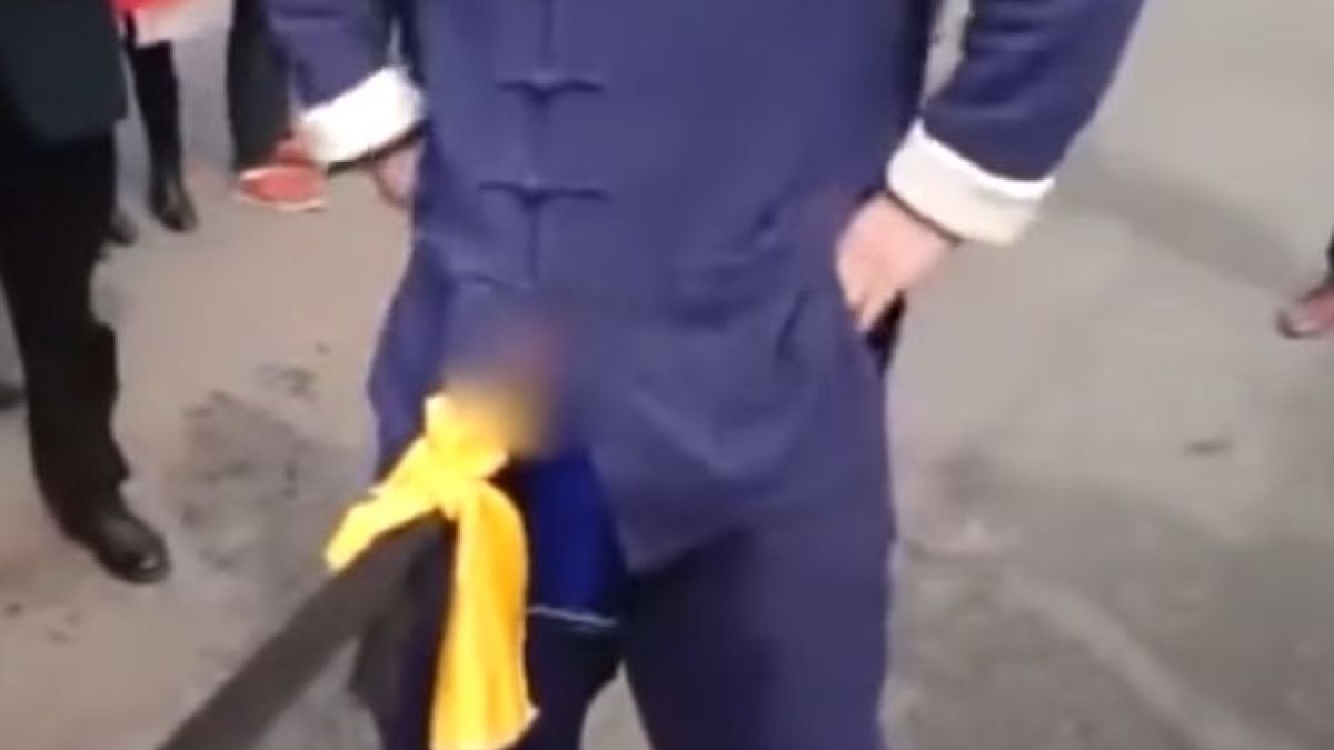 Кунг-фу майстор завърза седем коли и ги влачи с оная си работа (УНИКАЛНО ВИДЕО 18+)