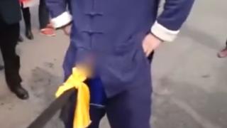 Кунг-фу майстор завърза седем коли и ги влачи с оная си работа (УНИКАЛНО ВИДЕО 18+)