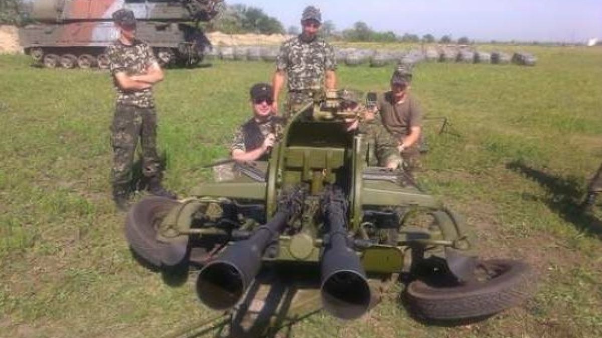 Експерти на Bellingcat сензационно: Специално боядисване издава украинския "Бук" в Донбас, свалил "Боинга" с близо 300 души на борда (ВИДЕО)