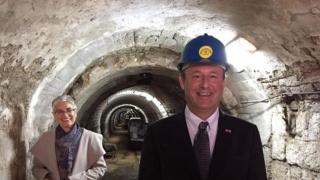 Не е за вярване какви ги свърши американският посланик у нас (СНИМКИ)