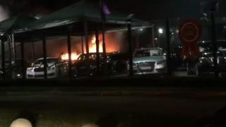 Първо ВИДЕО от ексклузивната новина на БЛИЦ за огнения кошмар в тузарска столична автокъща