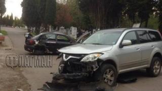 Невиждана автогонка с джип на гробищата в Бургас завърши с тежка катастрофа, има пострадали
