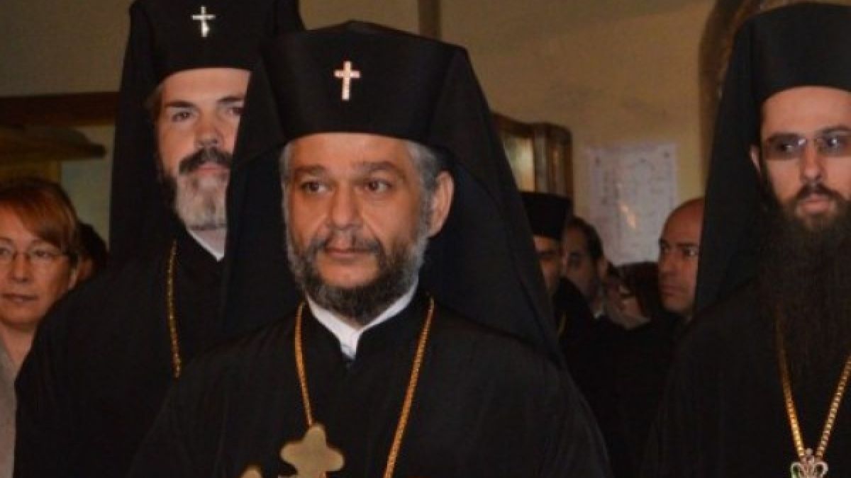 За първи път след 130 г.: Владика умива нозете на духовници и миряни 