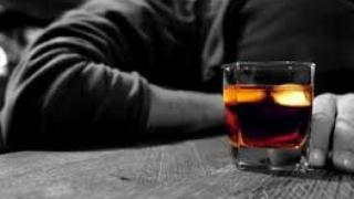 Мъж с 2.64 промила, забил се с колата си в автокъща и се измъкна само с ... 