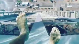 Плували ли сте в облаците? Пробвайте в този басейн (СНИМКИ)