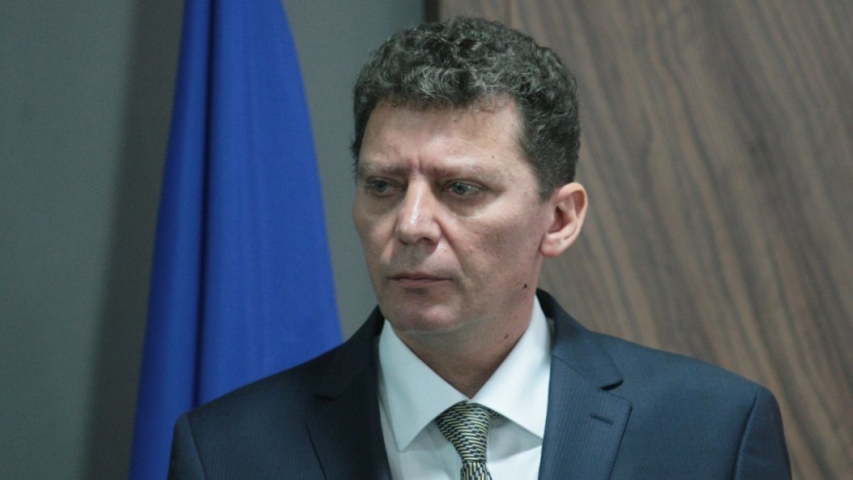 Служебният министър вдигна завесата за скандала с поръчката за тунел "Железница"
