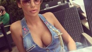Моника Валериева стана за резил! Сподели съкровен момент с безумно скъп подарък, но след това... стана нещо адски странно! (СНИМКА)