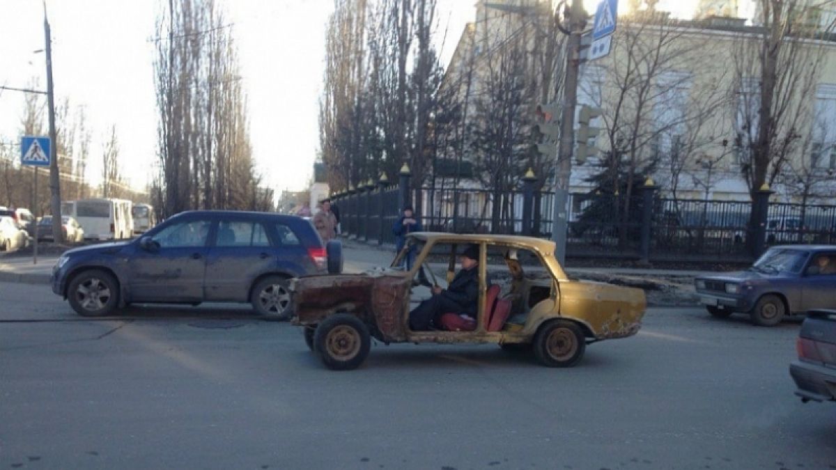 "Преживяла" взрив кола джитка по улиците, на стопанина й хич не му пука