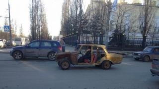 "Преживяла" взрив кола джитка по улиците, на стопанина й хич не му пука
