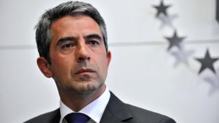 Плевнелиев надигна глава от политическото бунище притеснен и пробва да клъвне Румен Радев