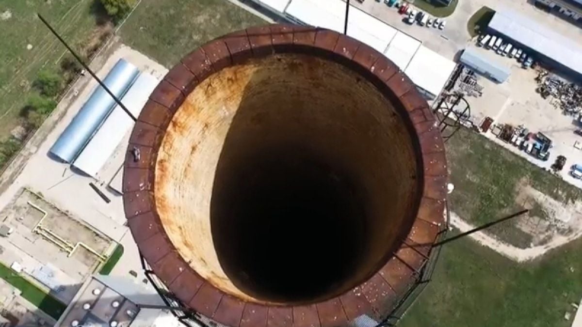 Уникално ВИДЕО: Дрон измери колко метра е най-високият комин в Пловдив