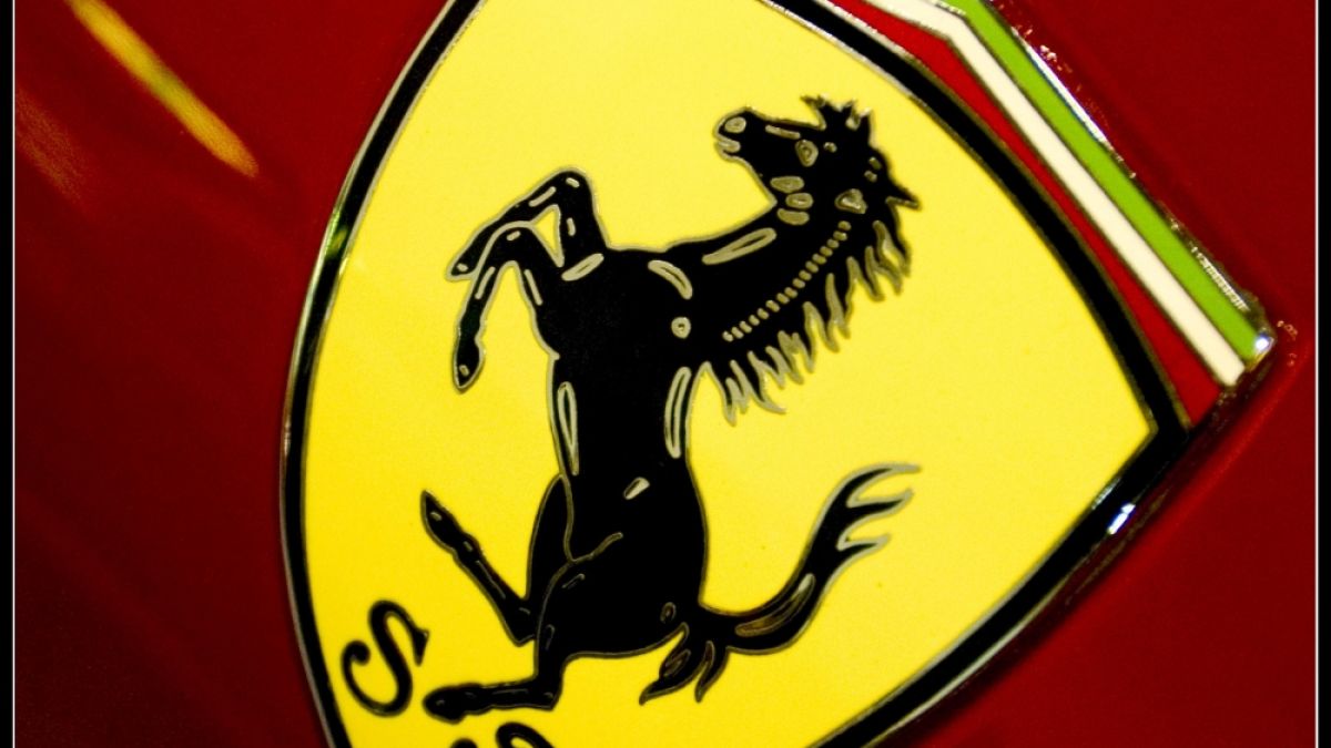 Ferrari влиза и във вашия офис, само срещу 10 000 евро! Ето как!