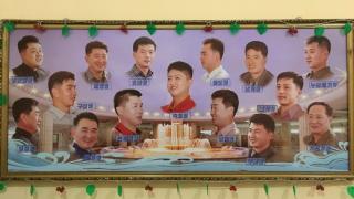 Финландски журналист показа СНИМКИ на прическите, които са разрешени в КНДР 