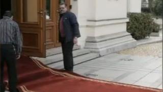 Трескава подготовка: Червен килим, като в Холивуд за бъдещите депутати! Каракачанов се зарече, че няма да стъпи на екстрата (СНИМКИ)