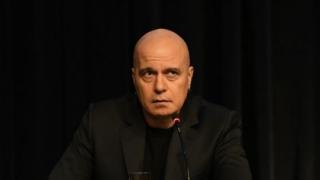 Слави и екипът му обясняват за поредния скандал с bTV 