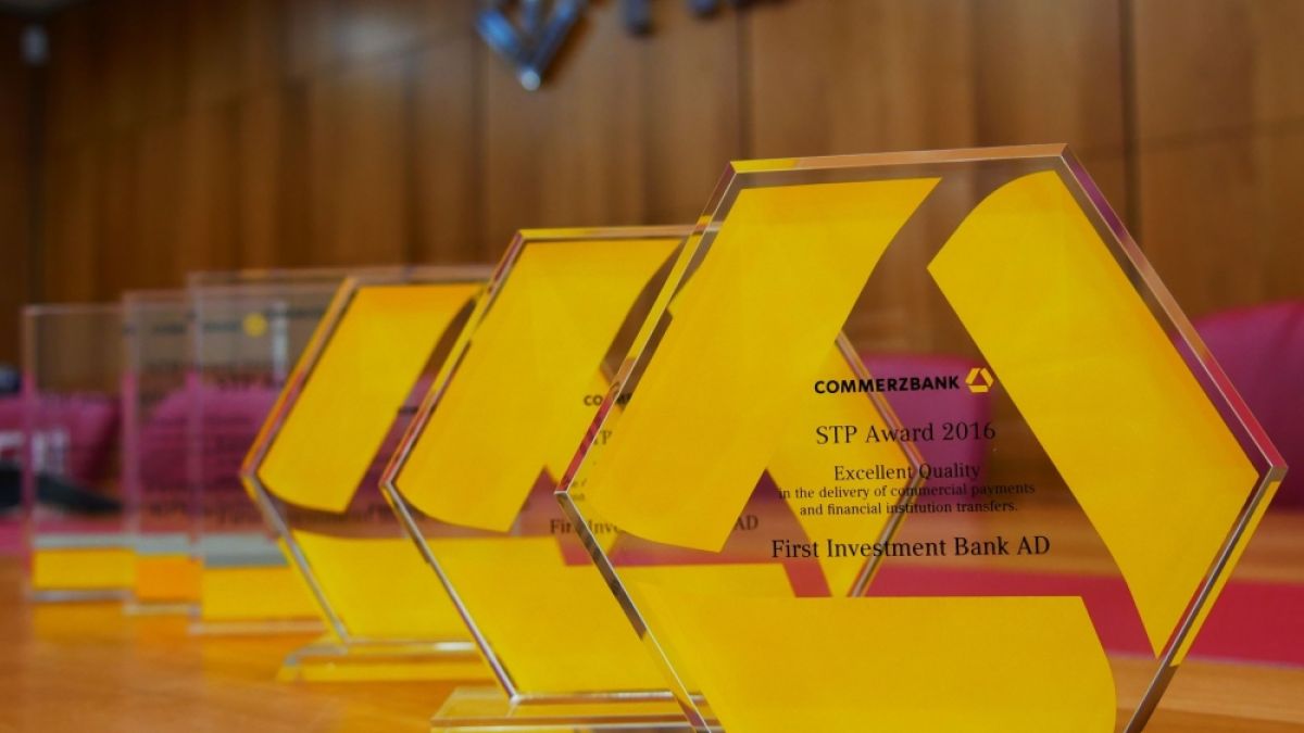 Commerzbank с поредно отличие за Fibank