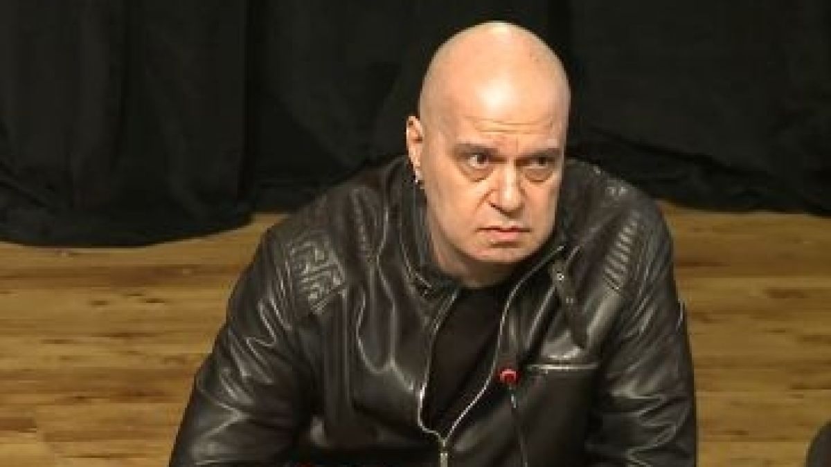 Слави Трифонов каза защо не скъсва с bTV и докога ще продължи така