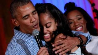 Паника в семейството на Обама! Опасен ухажор тормози щерка му (СНИМКИ)