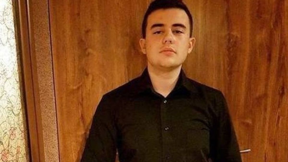 Ексклузивно в БЛИЦ! Скандални разкрития за Михаил, който стреля по свой съученик - палел коли за пари!