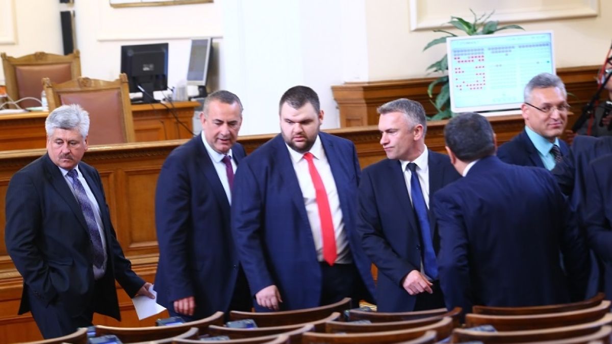 „Капитал“ залива Пеевски с фалшиви новини от чужбина