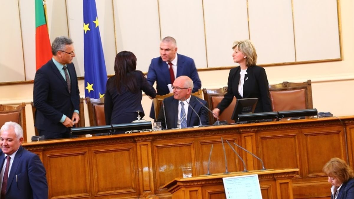 Първо в БЛИЦ! БСП сътвори цирк с оставката на Главчев