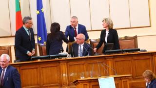 Първо в БЛИЦ! БСП сътвори цирк с оставката на Главчев