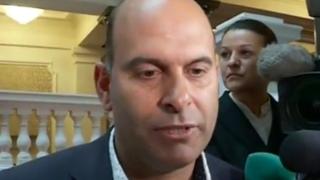 Първата "люспа" остава в парламента