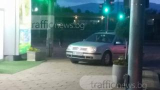 Софиянец направи нещо безумно в центъра на Пловдив (СНИМКИ)
