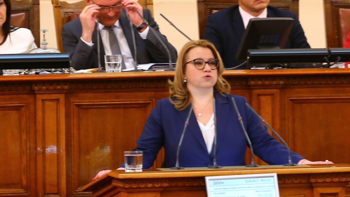 Деница Златева близо час в следствието, разказа за парите, дадени на НДК
