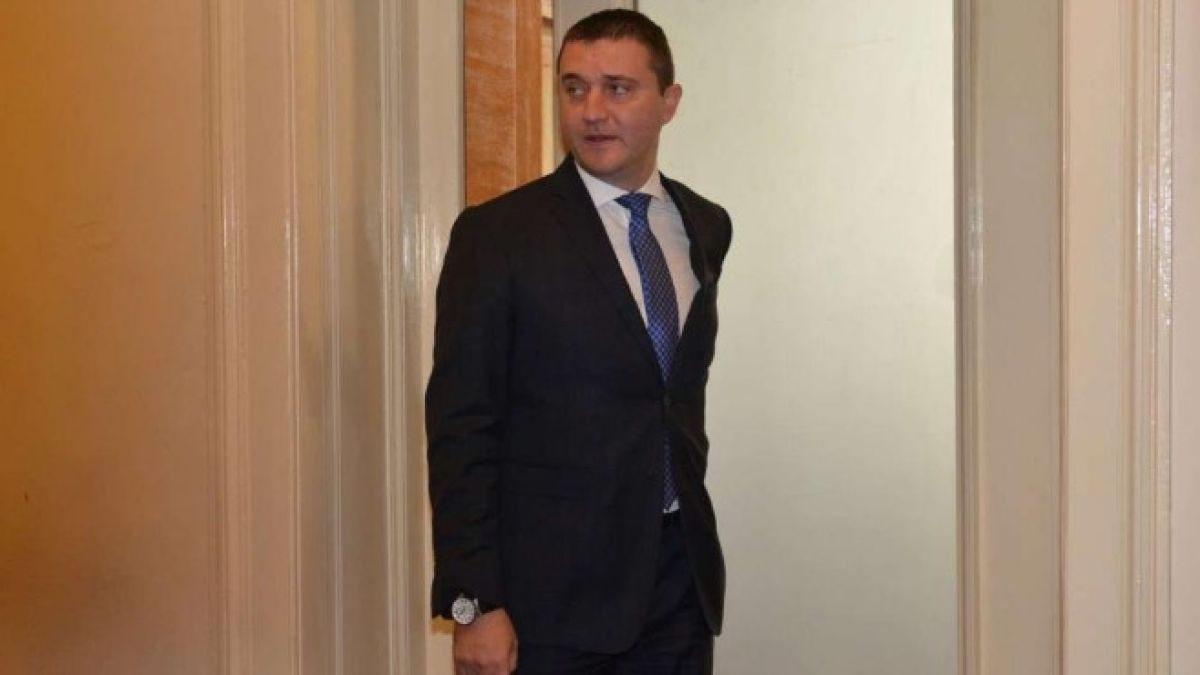 Кабинетът нареден, чакат Борисов в парламента