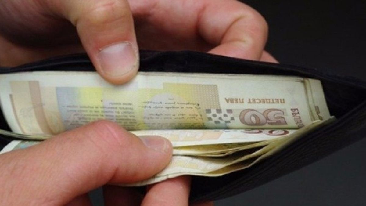Средната заплата станала 262 лева, разкриха в кои градове хората взимат най-много