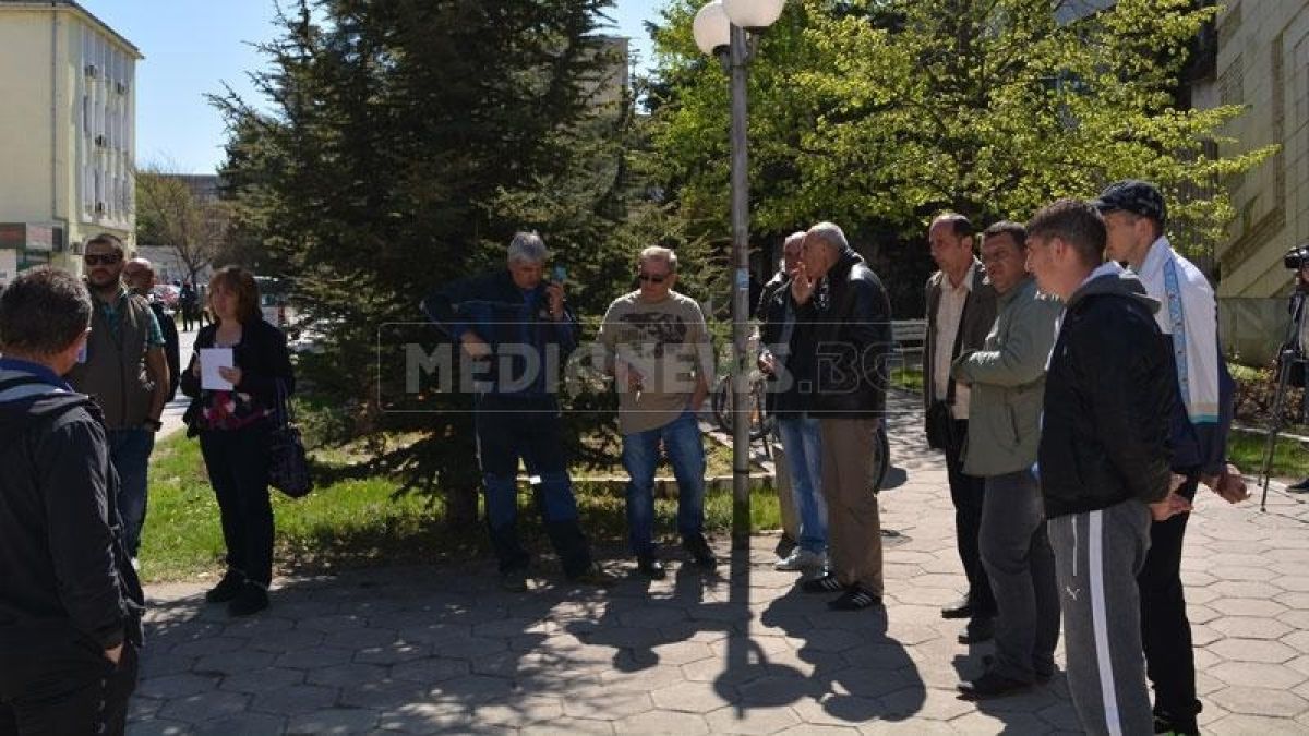 Рибари блокираха Монтанско