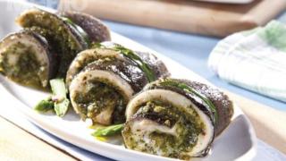 Ох, че вкусно и много полезно! Тези апетитни рулца от пъстърва с песто ще влудят сетивата ви