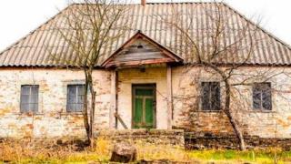 Отвориха къщата, където никой не е живял 30 години: Това, което откриха в нея, наистина ги остави без думи (ВИДЕО)