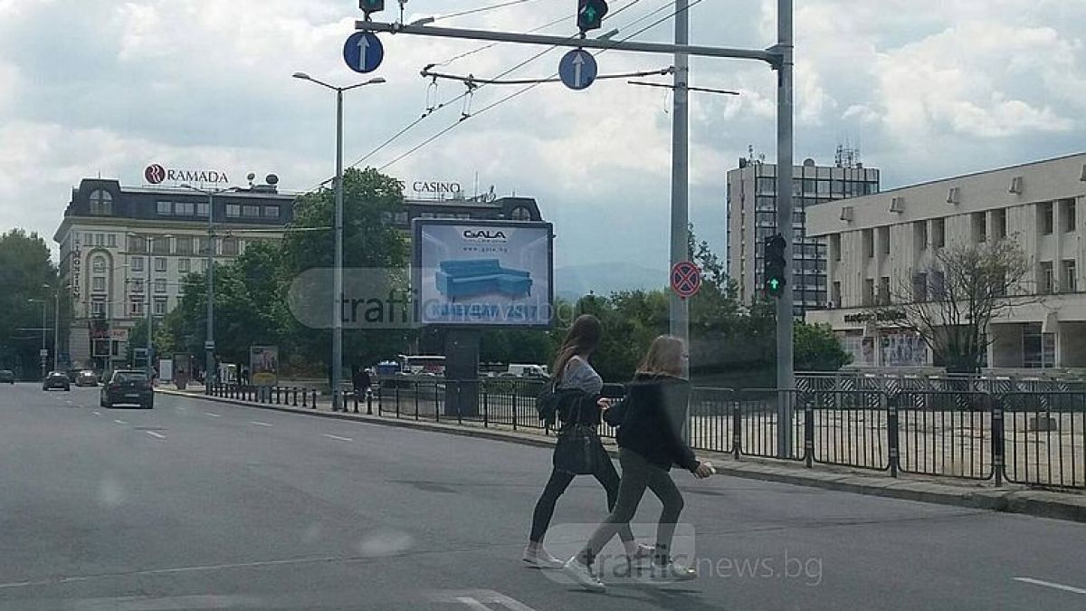 Познавате ли тези пловдивски тийнейджърки? Ако да – обадете се на родителите им (СНИМКИ)