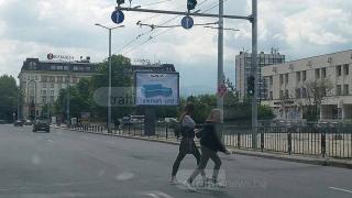Познавате ли тези пловдивски тийнейджърки? Ако да – обадете се на родителите им (СНИМКИ)