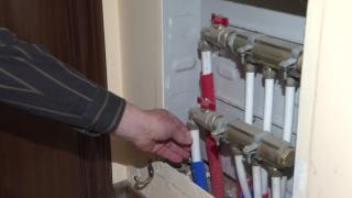 Парадоксът "Топлофикация": Столичанин плати 40 лв. за парно, което държи изключено