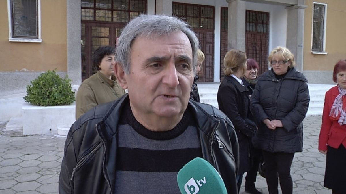 Първа оставка в скандала в ямболското училище „Христо Смирненски“ (СНИМКИ)
