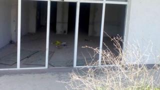 Небостъргачът в бургаския „Меден рудник” се разпада, собствениците на апартаменти съдят държавата в Брюксел (СНИМКИ)