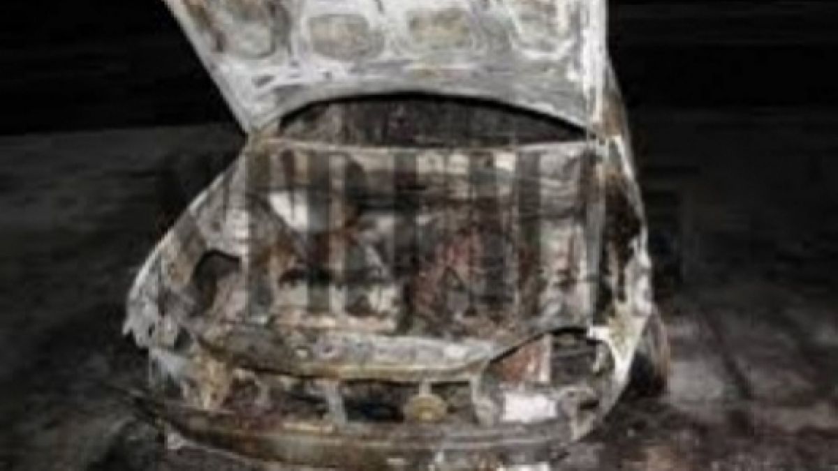 Криминалисти откриха опожарено БМВ, задигнато преди година