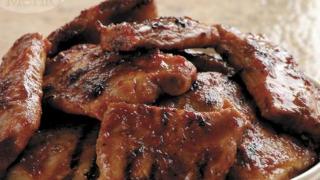 Ще си оближете пръстите и ще искате допълнително! Направете си тези сочни мариновани печени свински ребърца