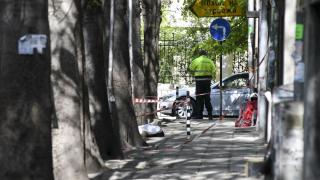 Първи СНИМКИ (18+) от столичната улица „Гургулят”, където бе открит трупът на голия чужденец 